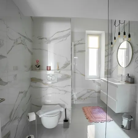 Center De Lux “ Zara “ شقة