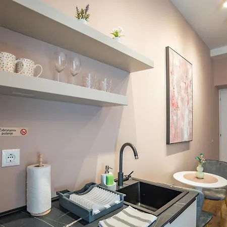 Center De Lux “ Zara “ شقة *