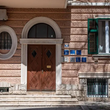 Center De Lux “ Zara “ Apartament