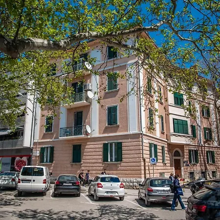 Center De Lux “ Zara “ *