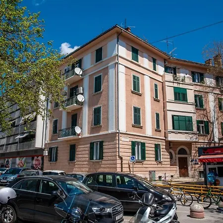 Διαμέρισμα Center De Lux “ Zara “ *