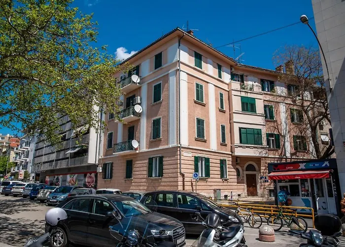 Apartament Center De Lux “ Zara “ *