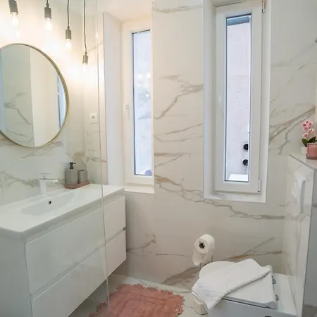 Center De Lux “ Zara “ 스플리트