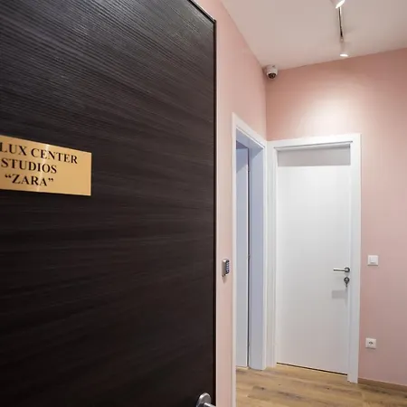 Center De Lux “ Zara “ 아파트