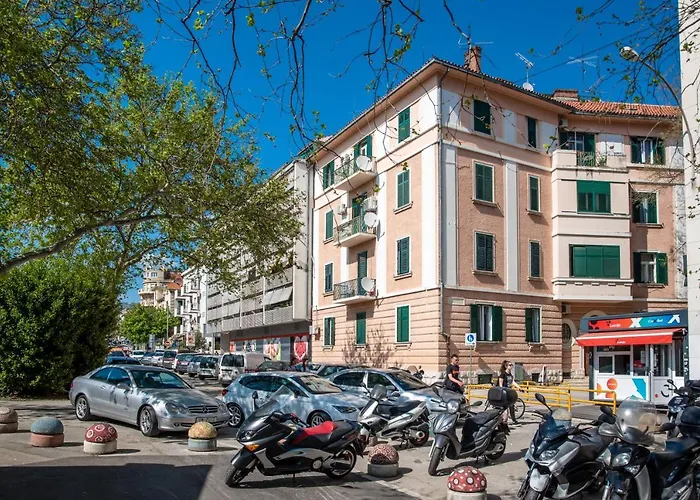 Center De Lux “ Zara “ * スプリト