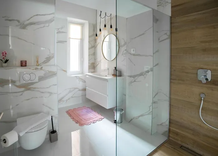 Apartman Center De Lux “ Zara “ *